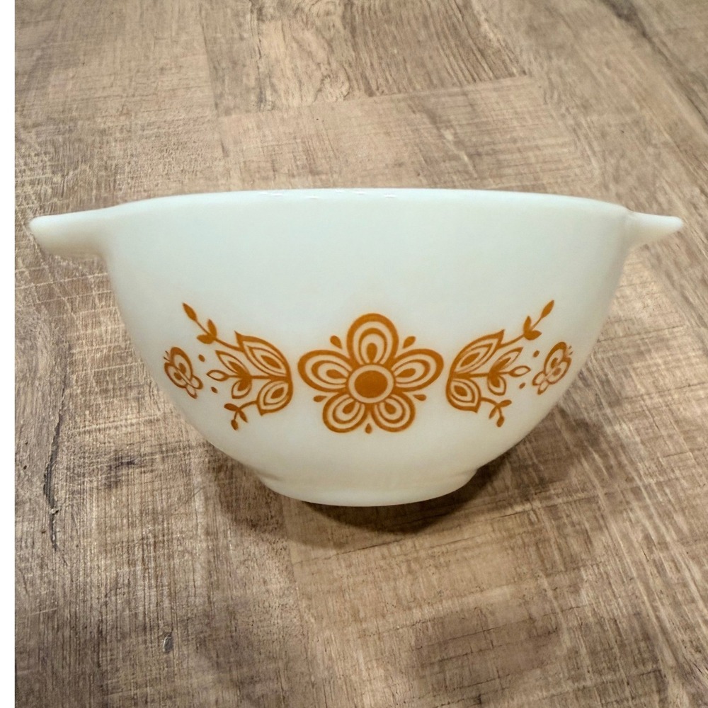 Vintage Pyrex Butterfly Gold Cinderella Mixing Bowl 441 1.5 Pint White Orange